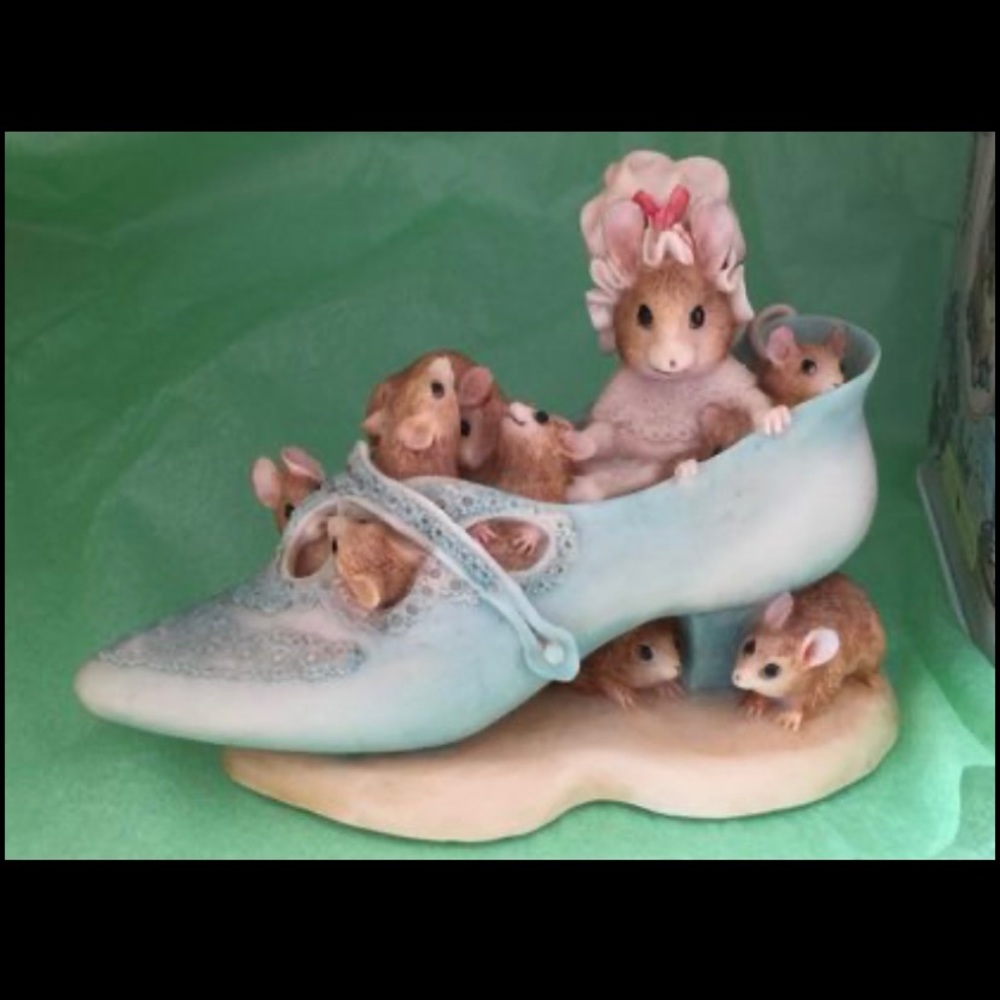 “Old Women who lived in a shoe” Border Fine Arts from Scotland Beatrix Potter